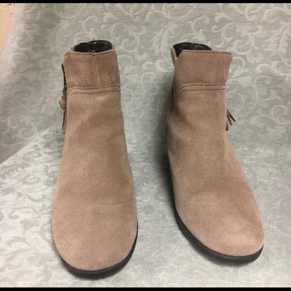 Aerosoles suede ankle boots